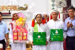 Binh Thuan's leaders extend greetings to Cham Bani people on Ramuwan Festival