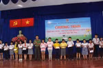 HCM City association presents scholarships to disadvantaged students