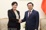 Deputy PM Hue urges IFC to buy stakes in major commercial banks 