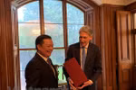 Vietnam, UK share experience in financial field