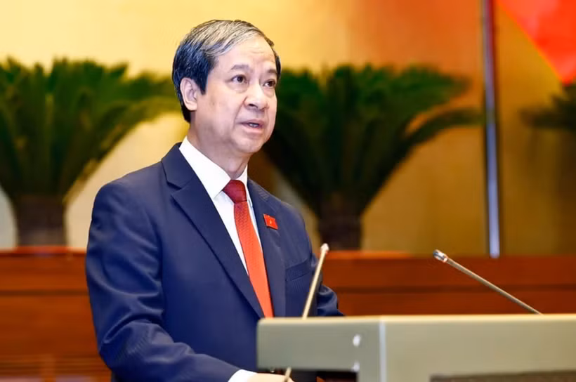 MInister of Education and Training Nguyen Kim Son presents a report on the draft Teachers' Law (Photo: VNA)