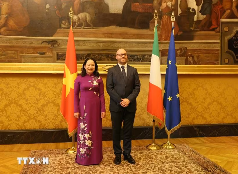 Vice State President Vo Thi Anh Xuan (L) meets with President of the Italian Chamber of Deputies Lorenzo Fontana (Photo: VNA)