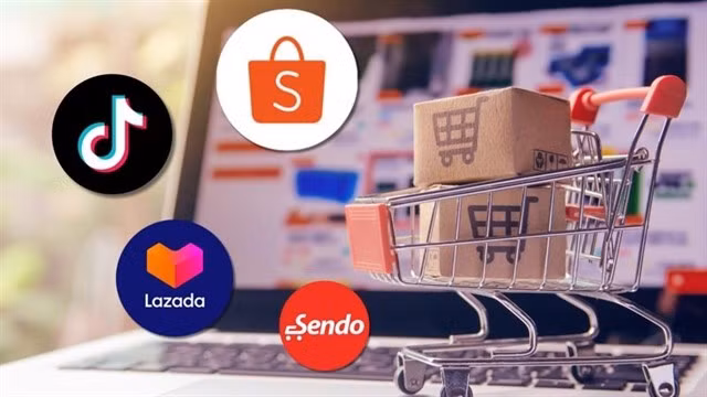 People in Vietnam increasingly prefer to shop online rather than at traditional markets or supermarkets. (Photo vneconomy.vn)