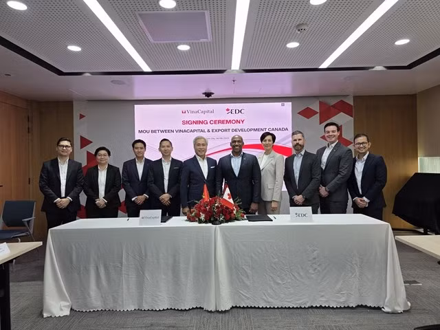 The MoU signing ceremony between Export Development Canada (EDC) and VinaCapital in HCM City on August 14. (Photo courtesy of the Consulate General of Canada in HCM City)