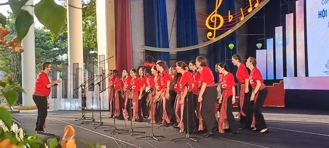 Chorale senior du CEAO from Canada team, conducted by Maxime Bégin, perform at the awards. (Photo: VNA) 