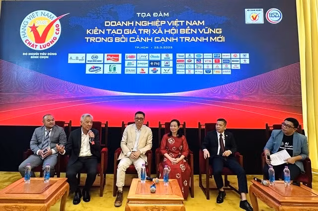 Representatives of Vietnamese businesses participate in a discussion session at a seminar held in HCM City on March 25 (Photo: VNA)