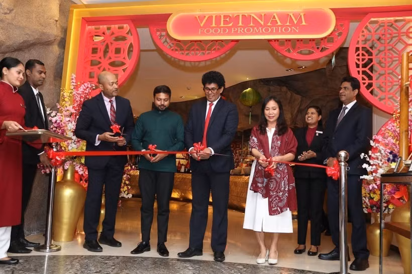 At the opening ceremony of the Vietnamese culinary week at the Hilton Colombo Hotel, celebrating the 55th anniversary of diplomatic relations between Vietnam and Sri Lanka. (Photo: VNA)