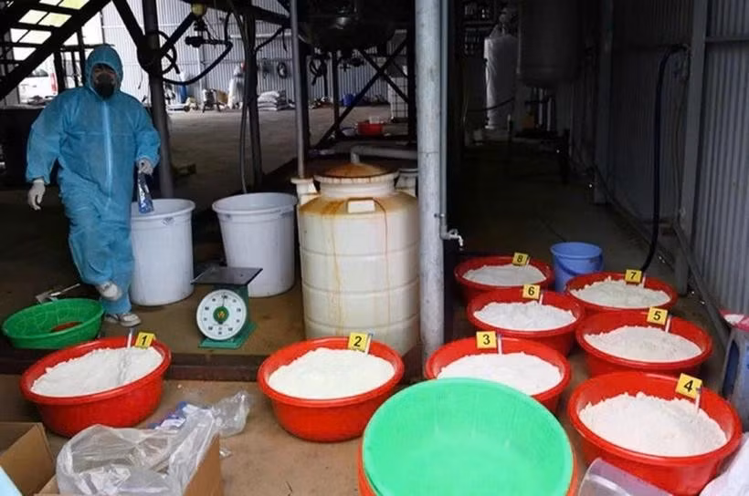 At the synthetic drug production facility in Khanh Hoa. (Photo provided by the police)