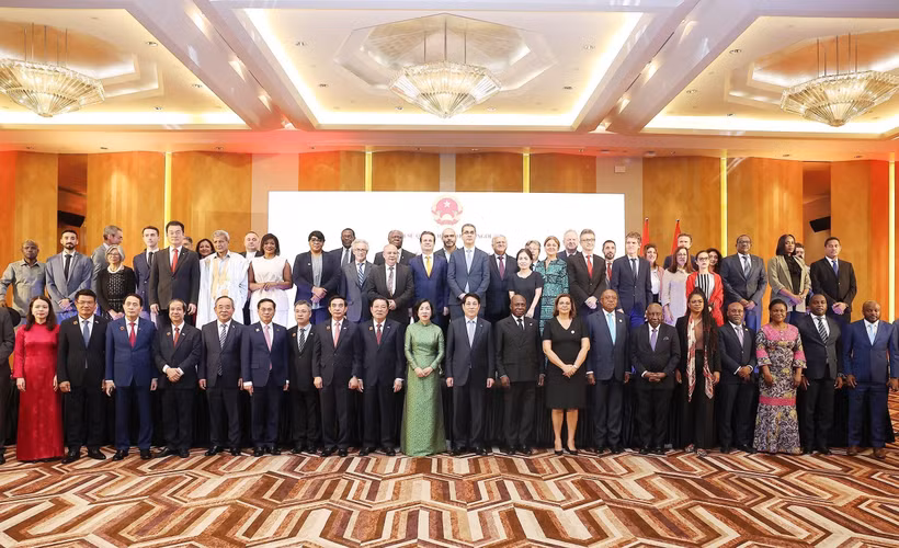 Participants in the ceremony that marks the 50th anniversary of Vietnam-Angola diplomatic relations (November 12, 1975–2025). (Photo: VNA)