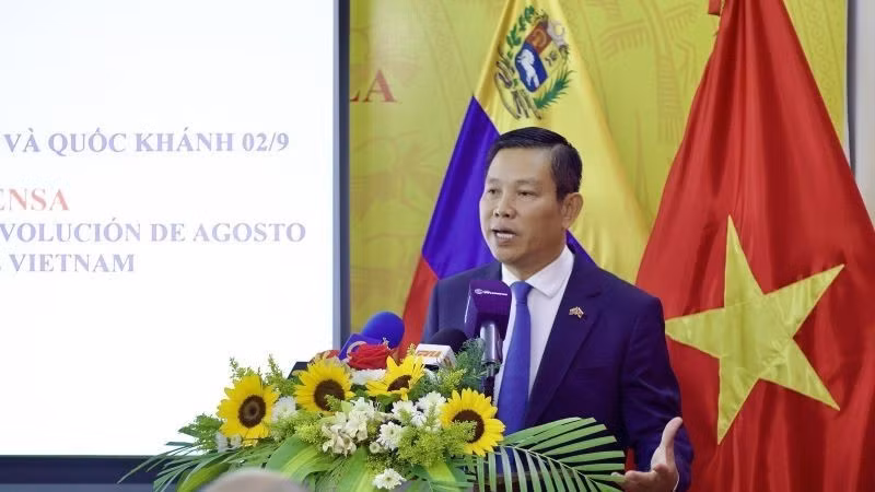 Vietnamese Ambassador to Venezuela Vu Trung My speaks at the event (Photo: Vietnamese Embassy in Venezuela)