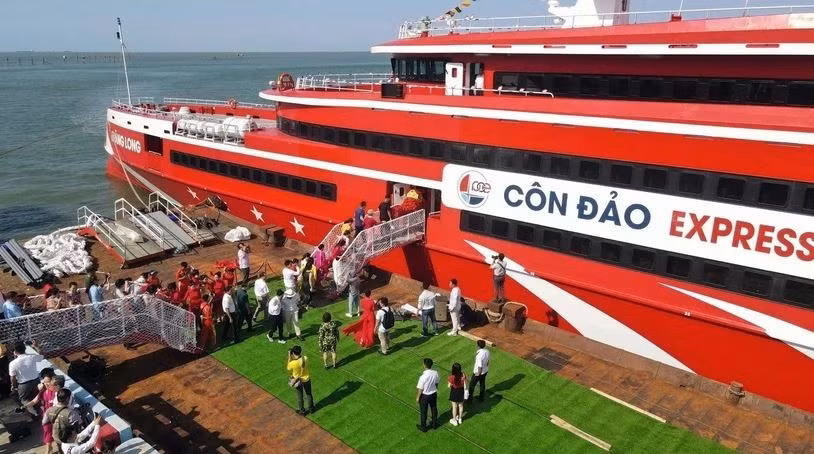 Thang Long ferry at Cau Da port in Ba Ria - Vung Tau province. (Photo: VNA)