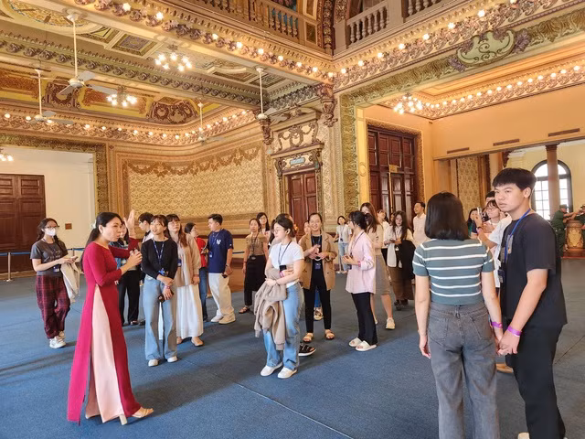 The HCM City People’s Committee and People’s Council headquarters tour has been suspended until further notice to carry out maintenance work. (Photo: nld.com.vn)