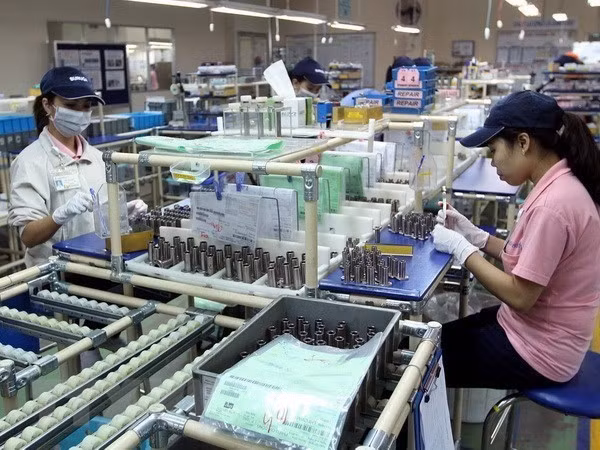 Workers produce mechanical components at Misumi Vietnam Company at Linh Trung Export Processing Zone in Ho Chi Minh City. (Photo: VNA)