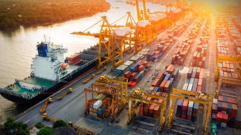 The World Bank assesses that Vietnam's economy continues to grow steadily despite challenges (Photo: VietnamPlus)
