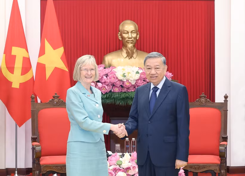 Party General Secretary To Lam (right) and Australian Ambassador to Vietnam Gillian Bird. (Photo: VNA)