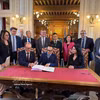 Representatives of businesses and local authorities sign the agreement. (Photo: VNA)