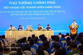 Prime Minister Le Minh Hung speaks at the dialogue. Photo: VNA