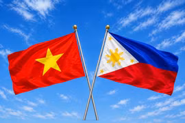 The national flags of Vietnam and the Philippines. Photo: VNA