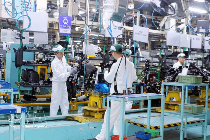 The Index of Industrial Production (IIP) rises 14.4% in August and 11.9% in the first eight months compared to a year earlier. (Photo: VNA)