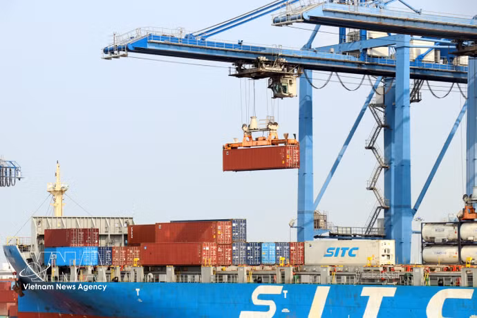 Ports in Ho Chi Minh City are always bustling with ships loading and unloading cargo (Photo: VNA)