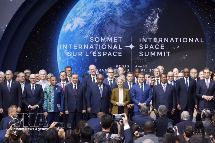 General Secretary of the Communist Party of Vietnam (CPV) Central Committee and President To Lam and delegates attend the International Space Summit in Paris, France, on September 10 (Photo: VNA)
