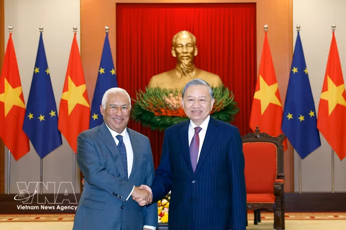 General Secretary of the Communist Party of Vietnam Central Committee and President To Lam (R) receives European Council President António Costa January 2026. (Photo: VNA)