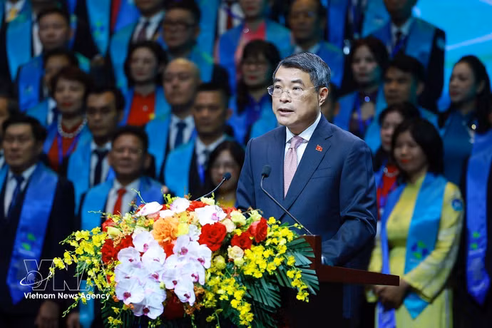 Prime Minister Le Minh Hung speaks at the October 16 ceremony that announces products awarded the Vietnam National Brand title. (Photo: VNA)