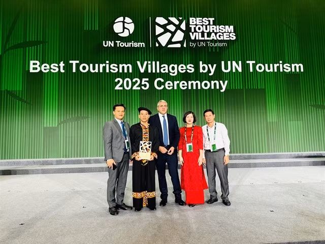 Representatives of Tuyen Quang province and organising committee pose for photo after Lô Lô Chải is honoured one of best tourism villages in 2025. — (Photos courtesy of Tuyen Quang province) 