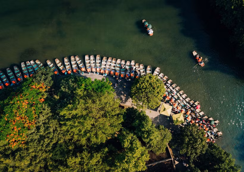Tourism businesses and localities are taking strong action to meet the challenging 2025 targets. (Photo: VietnamPlus)