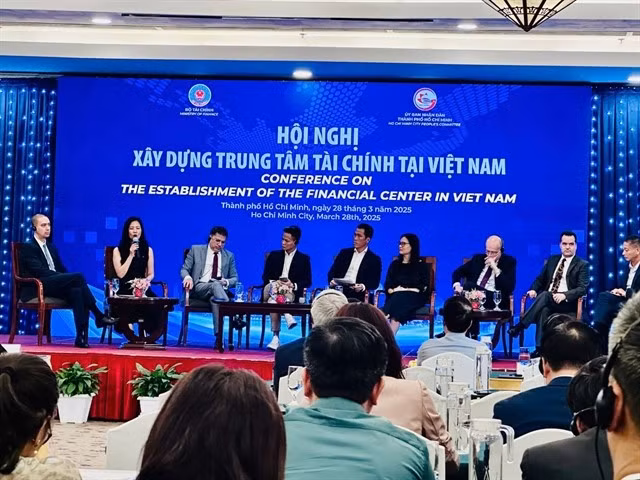Speakers at a conference in HCM City on March 28 on creating a financial centre in Vietnam (Photo: VNA). 