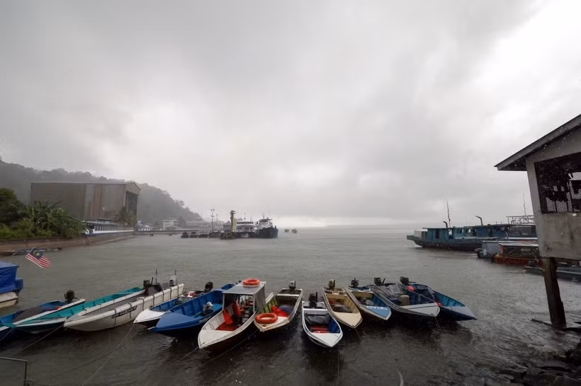 The disaster operations control centres at all levels will be activated ahead of schedule to ensure effective monitoring and coordination before the northeast monsoon 2025/2026 begins in early November (Photo: Bernama) 