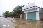 A residential area near Lach Van Estuary in Dien Chau commune, Nghe An province, is flooded due to heavy rain triggered by Typhoon Kajiki. (Photo: VNA)