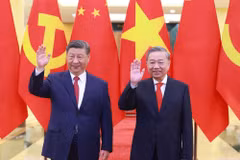 Top Party leaders of Vietnam, China hold talks in Hanoi