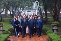 PMs of Vietnam, New Zealand visit Temple of Literature