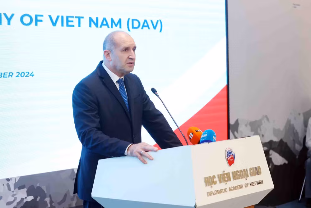 vna_potal_tong_thong_bulgaria_rumen_radev_tham_hoc_vien_ngoai_giao_7723742.jpg