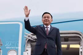 Member of the Political Bureau and Permanent Member of the Secretariat of the Communist Party of Vietnam (CPV) Central Committee Tran Cam Tu leaves Hanoi on August 24 morning for a two-day official visit to Singapore where he will co-chair the first Vietnam-Singapore Strategic Dialogue between the CPV and People’s Action Party (PAP) of Singapore. (Photo: VNA)
