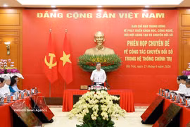 Party General Secretary and State President To Lam, Head of the Central Steering Committee for Science and Technology Development, Innovation and Digital Transformation, chairs the thematic session on digital transformation in the political system on June 25, 2026. (Photo: VNA)