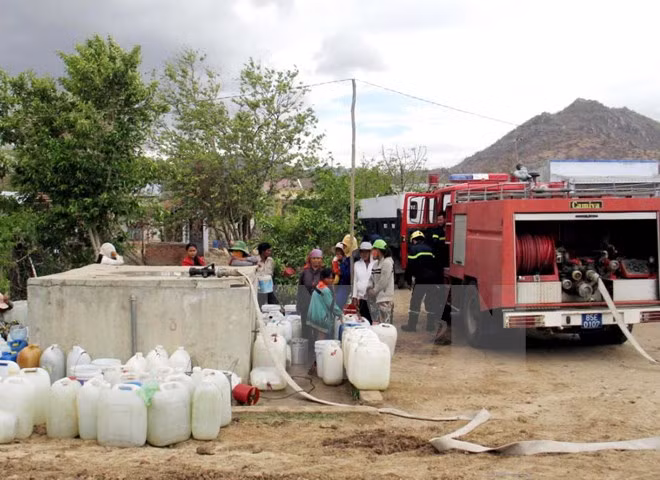 Drought-affected Raglai group in Ninh Thuan receive support ảnh 1