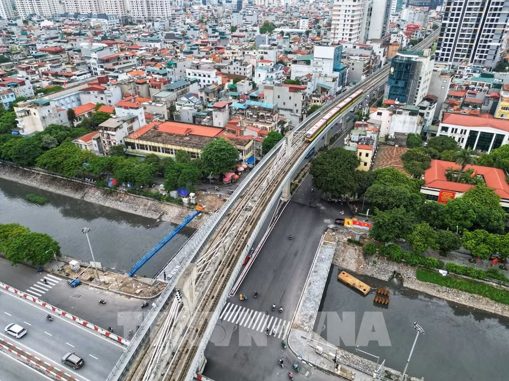 Eight elevated stations of Nhon-Hanoi Station metro line completed ảnh 1