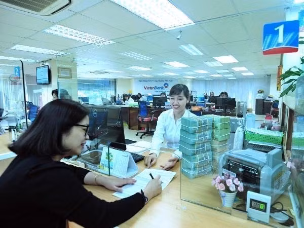 Reference exchange rate down 14 VND at week’s beginning ảnh 1