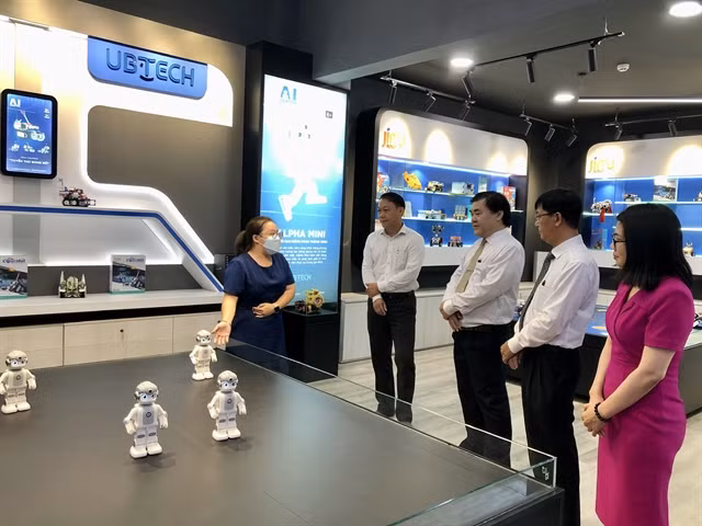 HCM City tasked to become int’l education, training centre ảnh 1
