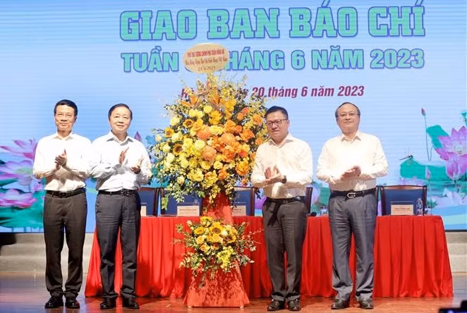 Press must act as bridge between Party, State, people: Deputy PM ảnh 3 Press must act as bridge between Party, State, people: Deputy PM ảnh 3