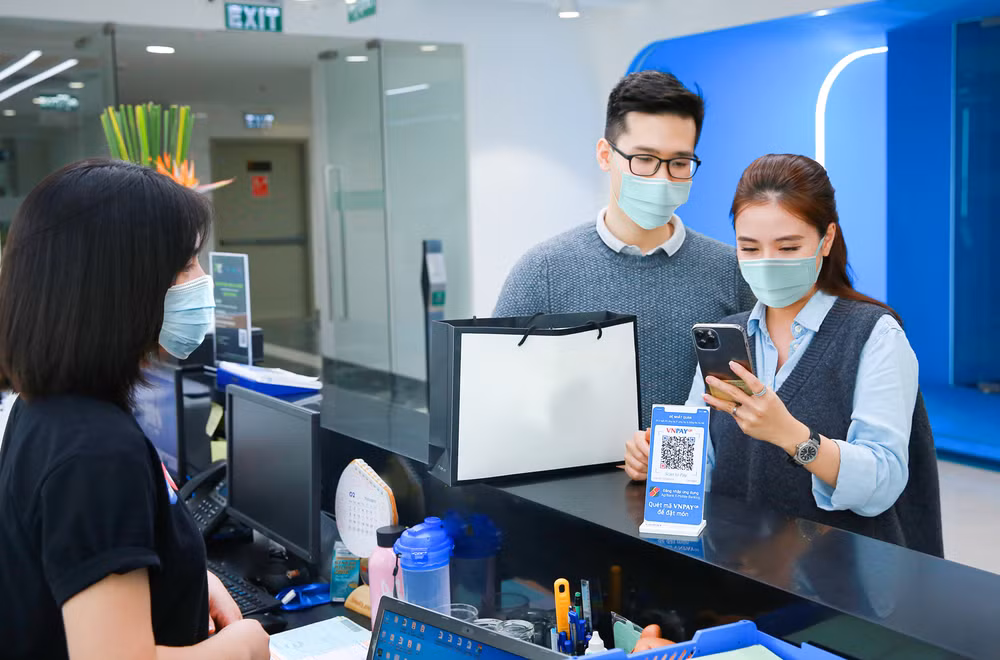Average payments via banks reach 40 billion USD a day: insider ảnh 2