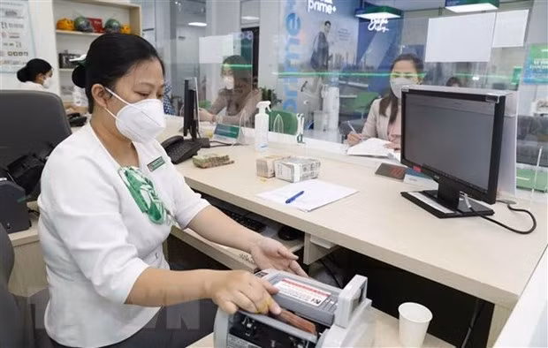 State budget revenue nears 770 trillion VND in five months ảnh 1