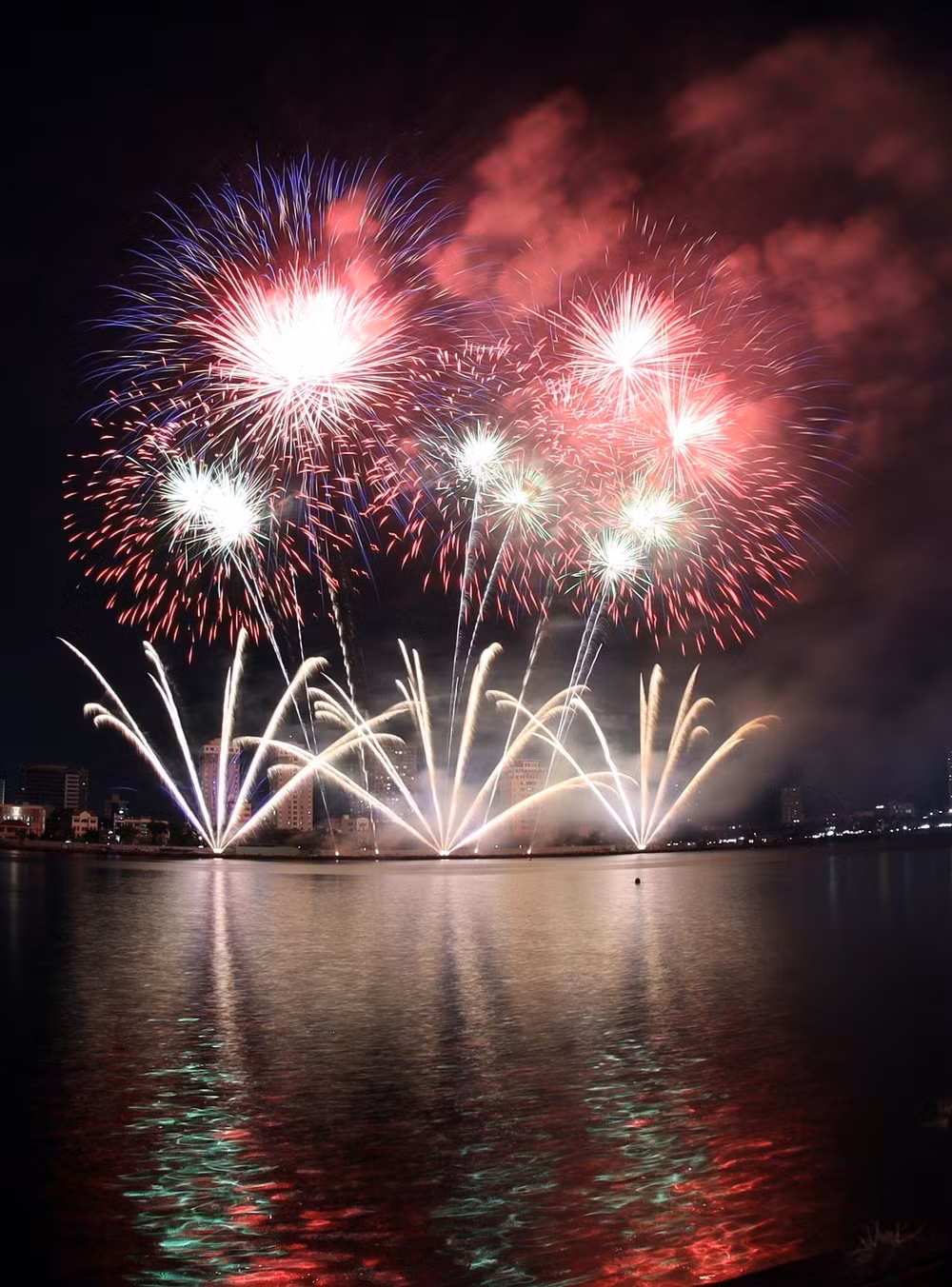 Da Nang International Fireworks Festival 2023 kicks off ảnh 1 Da Nang International Fireworks Festival 2023 kicks off ảnh 1