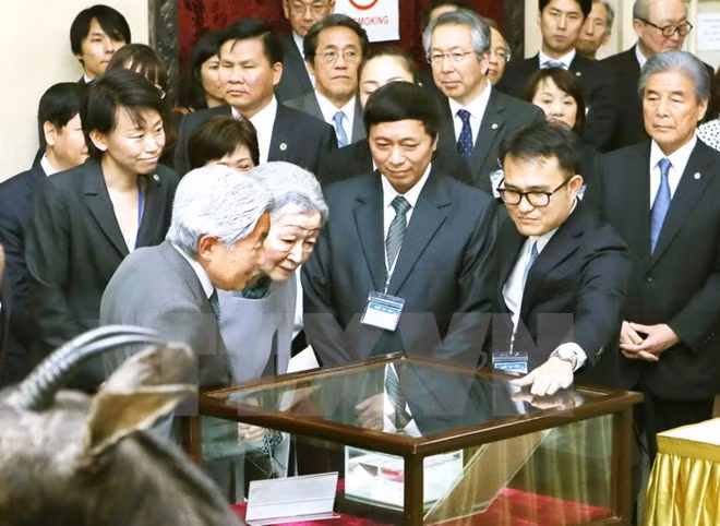Japanese Emperor, Empress visit biology museum in Hanoi ảnh 1