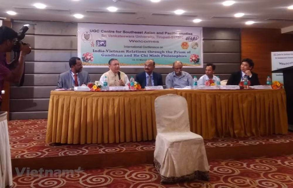 Vietnam-India ties seen through prism of Gandhi, Ho Chi Minh philosophies ảnh 1