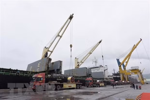 Hoa Sen Group exports 15,000 tonnes of sheet metal to Europe ảnh 1