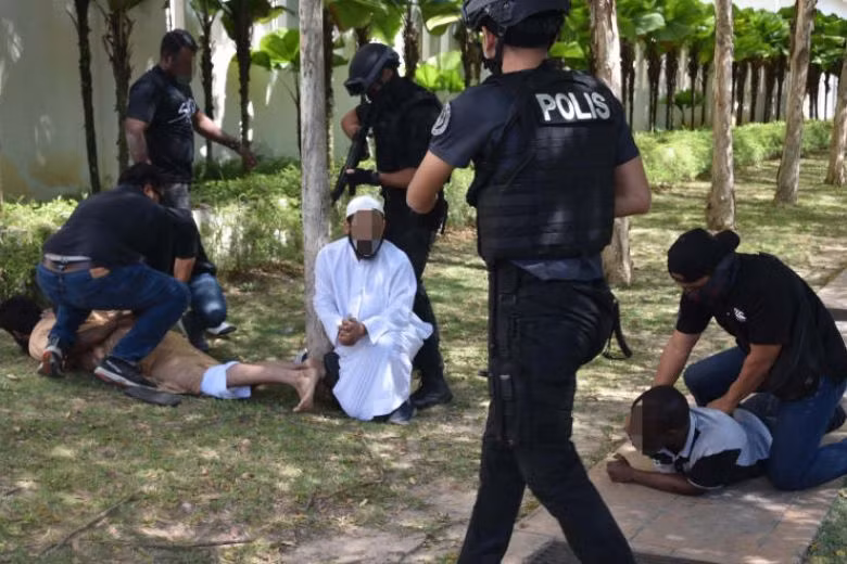 Malaysia arrests nine terror suspects ảnh 1