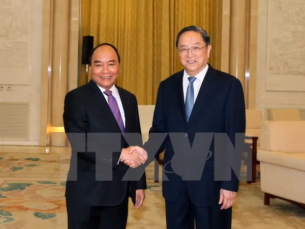 PM meets with Chinese People's Political Consultative Conference chief ảnh 1